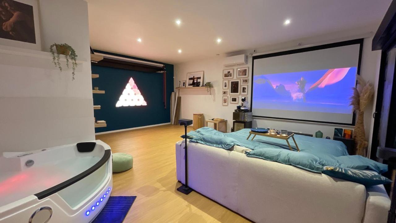 Capsule Nature & Photos - Jacuzzi - Netflix & Cinema - Ps5 & Jeu Apartment *